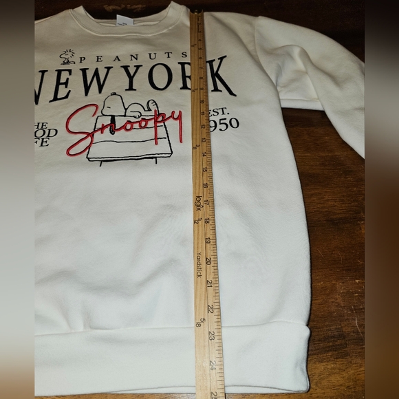 Peanuts, Snoopy, Ivory Sweatshirt, Size M - Picture 8 of 11